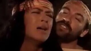 Роберто Мэлоун трахается в истории - порно видео