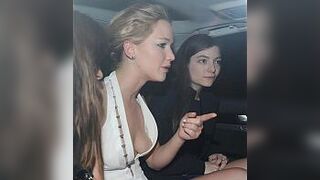 Слипоны, топлесс и обнаженные знаменитости - порно видео