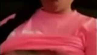 черная мама играет - порно видео