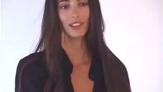 Уничтожая ее муфту дюйм за дюймом - порно видео