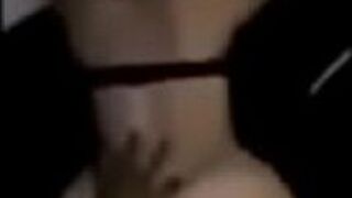 Черный ебарь отправляет куколду видео, трахающее тугую киску его жены - порно видео