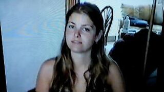 Сексуальная брюнетка получает это сзади (домашнее) - порно видео