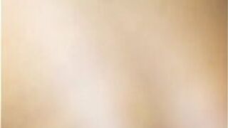 Я трахаю свою кузину в своей машине - порно видео