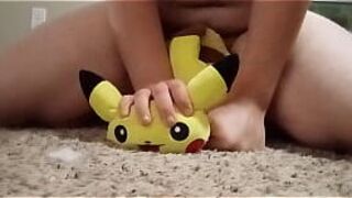 плюшевый пикачу - порно видео
