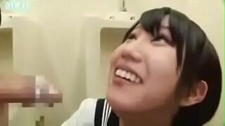 Смегма в туалете, неохотный член с сыром и минет, убирает работу, цензура - порно видео