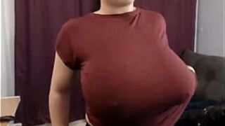 Круглая жопа, пухлые губы и огромные сиськи для траха! - порно видео