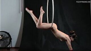 Маскарадная гимнастка Агнес Фехер - порно видео