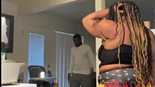 То, как он убегает от этой узкой киски, чтобы не кончить слишком быстро - порно видео