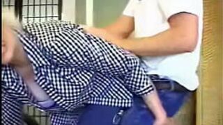 Сексуальная учительница ступней школы сосет хуй - порно видео