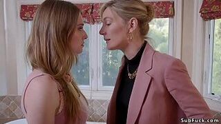 Ссору сводных сестер отшпилил адвокат - порно видео