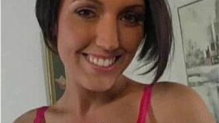 Брюнетка впервые раздевается и трахается - порно видео